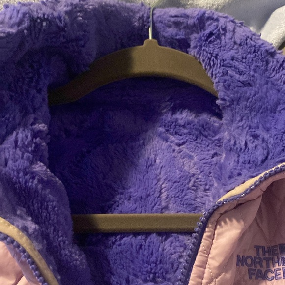 The North Face Purple Jacket. Woman’s. Should fit a medium. No tag - Picture 3 of 6
